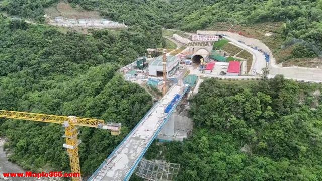 合武高铁最长隧道湖北段大里程顺利贯通