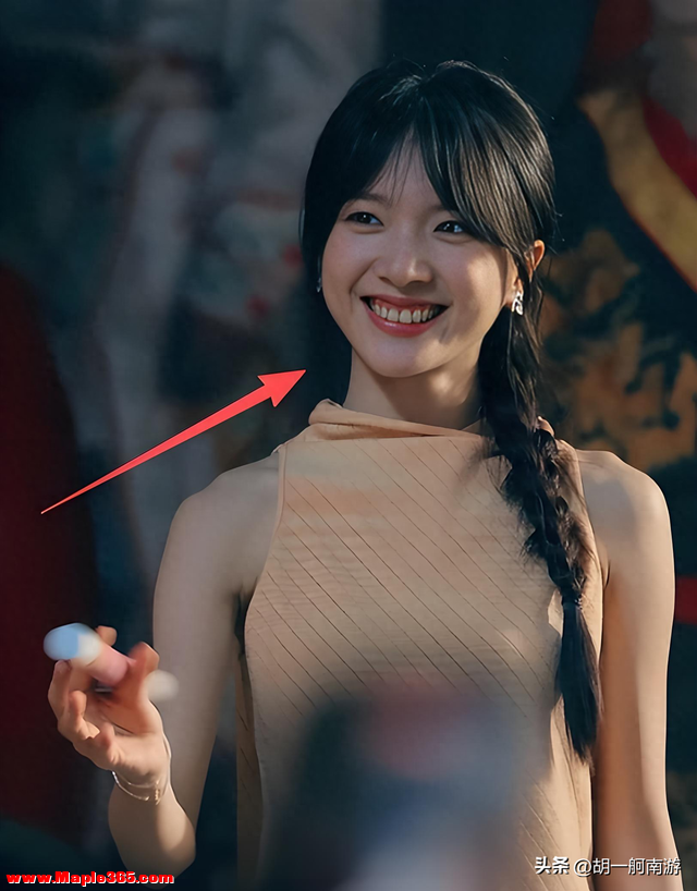 李思潼汕头公园偶遇，生图瘦成皮包骨跟腱凸出，商务豪车出行气派