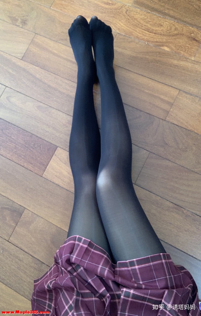 女生喜欢穿肉色丝袜还是黑丝袜？-6.jpg