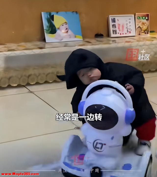 陕西独生孩子在平衡车上玩着睡着，这一幕暖心又揪心，你看懂了吗-2.jpg