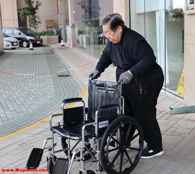 76岁TVB前男星跌倒送医，4子女拒接电话，好友无奈报警，事出有因-3.jpg