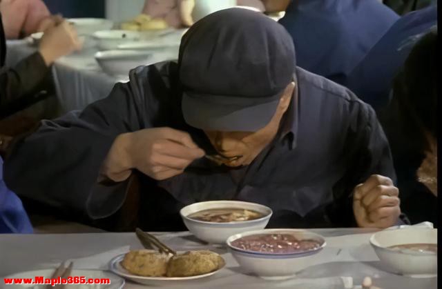 让我们一起看看80年代的生活面貌，中国人吃什么？-2.jpg