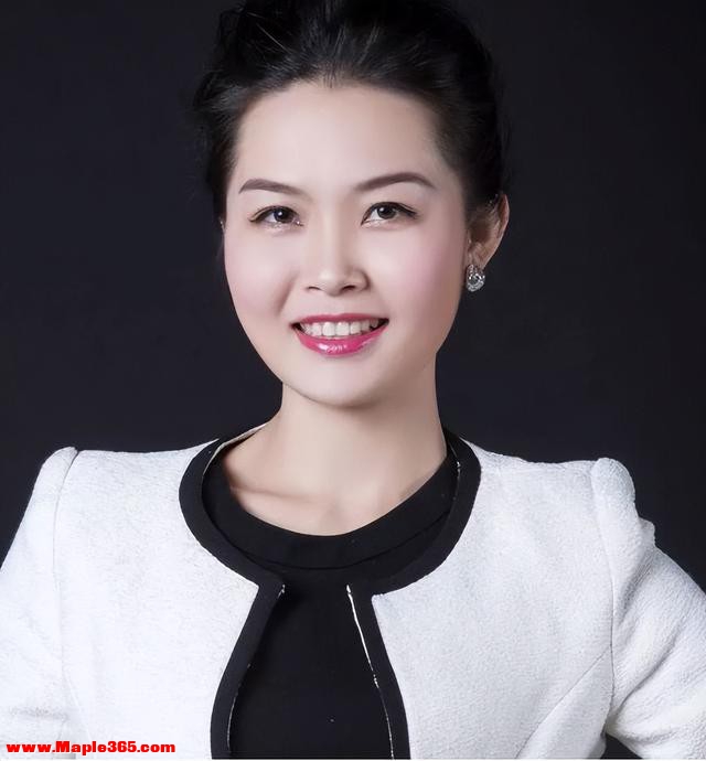 海底捞首位女服务员杨利娟：小学学历，17岁入职，42岁身价125亿-2.jpg