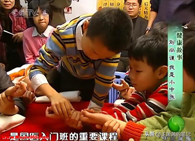 上海10岁男孩坐诊看病，十秒就能判断病症，老中医：他是华佗转世-12.jpg