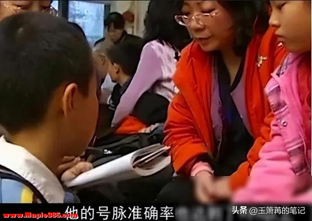 上海10岁男孩坐诊看病，十秒就能判断病症，老中医：他是华佗转世-2.jpg