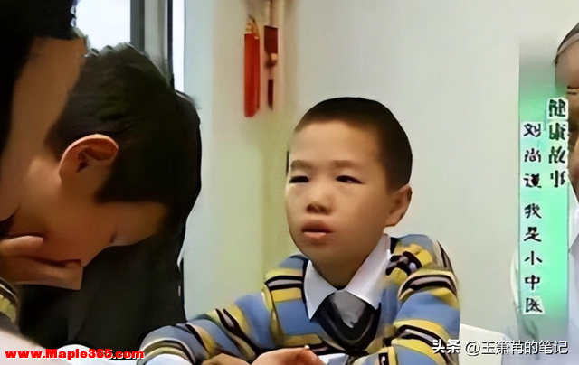 上海10岁男孩坐诊看病，十秒就能判断病症，老中医：他是华佗转世-6.jpg