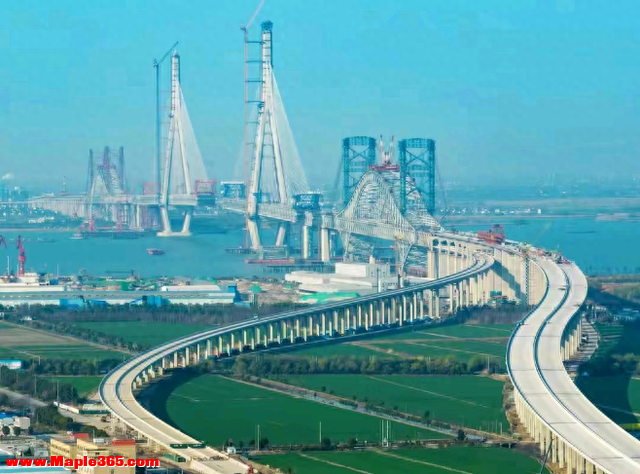 常泰长江大桥明年建成，高速、免费路通车，但铁路还是“半吊子”-1.jpg