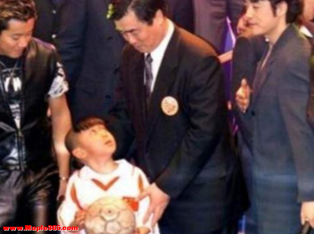 足球神童周了了：6岁被米卢教练看好，誉为未来之星，现成普通人-12.jpg