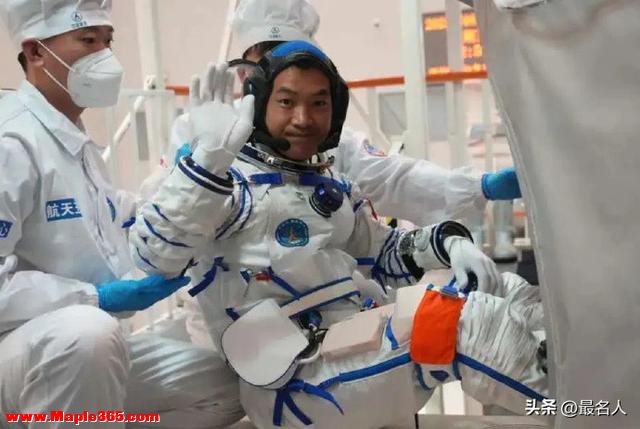 37岁的李广苏成为神舟十八号航天员，家庭背景曝光：母亲在家务农-25.jpg
