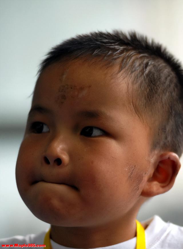 汶川地震9岁小英雄，被姚明抱上奥运，发誓考清华，如今过的怎样-8.jpg