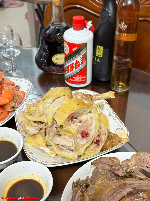 潮汕人的年夜饭真是豪横，一大桌的硬菜不说，还有茅台和XO-2.jpg