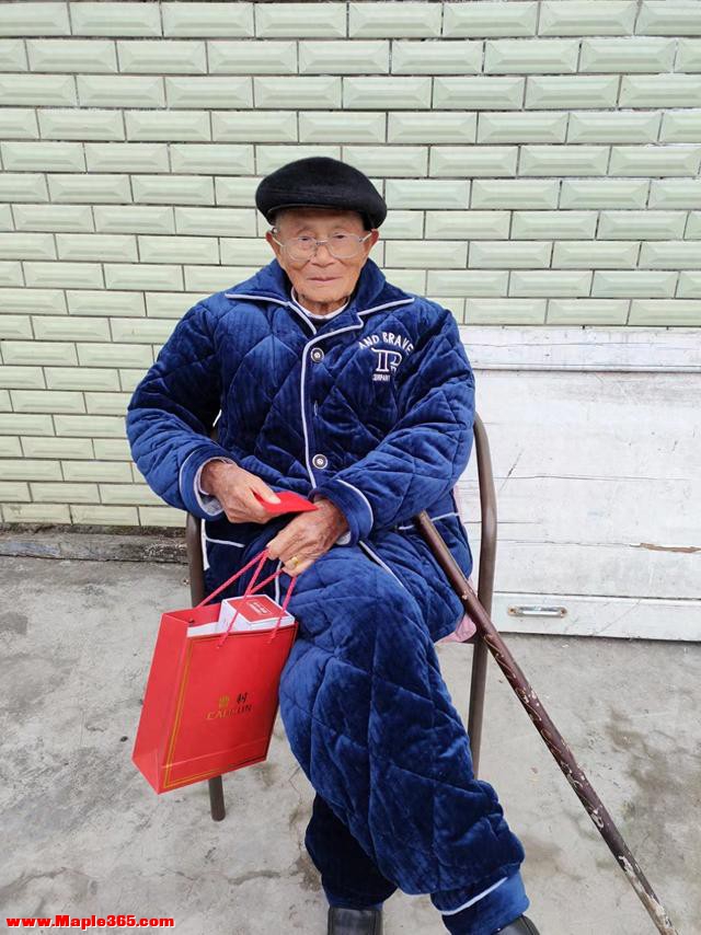 今年110岁！瑞安这位老人是浙江第一寿星，家人说他习惯早睡早起，爱干净喜欢散步-1.jpg