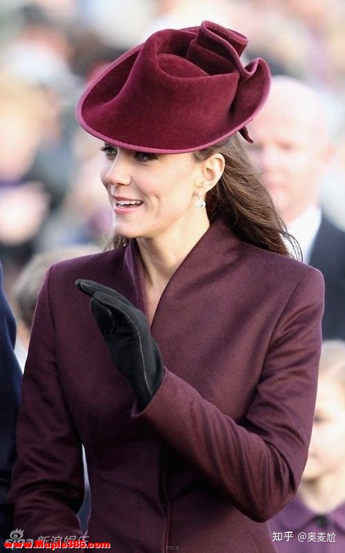 英王室对女性在正式场合的穿衣有着哪些要求？-1.jpg