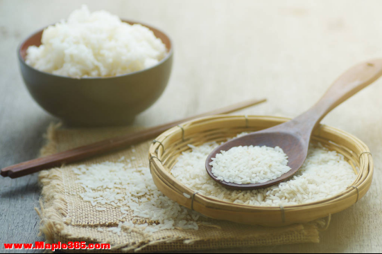 煮米饭只加水是“外行”！多加这5样，米饭又香又浓，粒粒分明-2.jpg