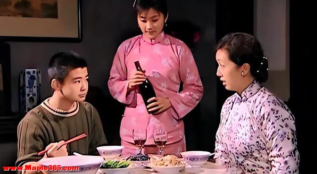 《大宅门》导演忆50年代：北京同仁堂少爷14岁就学着喝茅台抽中华-5.jpg